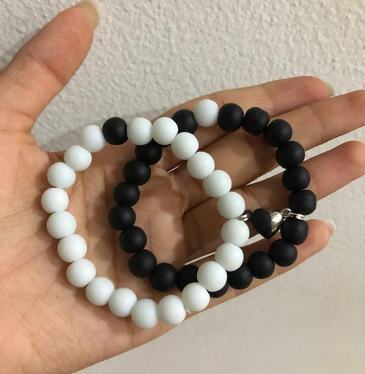 Classic Distance Bracelet (B/W magnetic hearts)